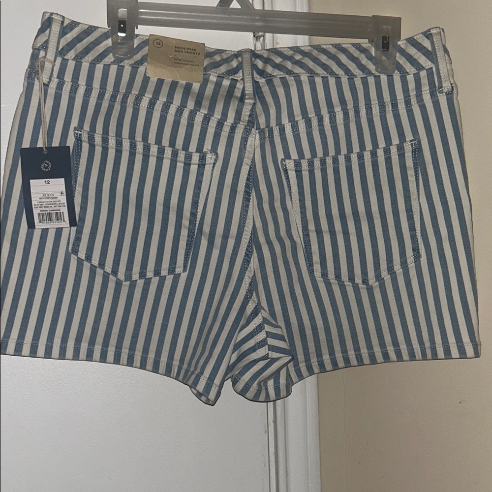 Universal Thread NWT Blue & White Striped High-Rise Jean Shorts size 12 - Picture 3 of 6